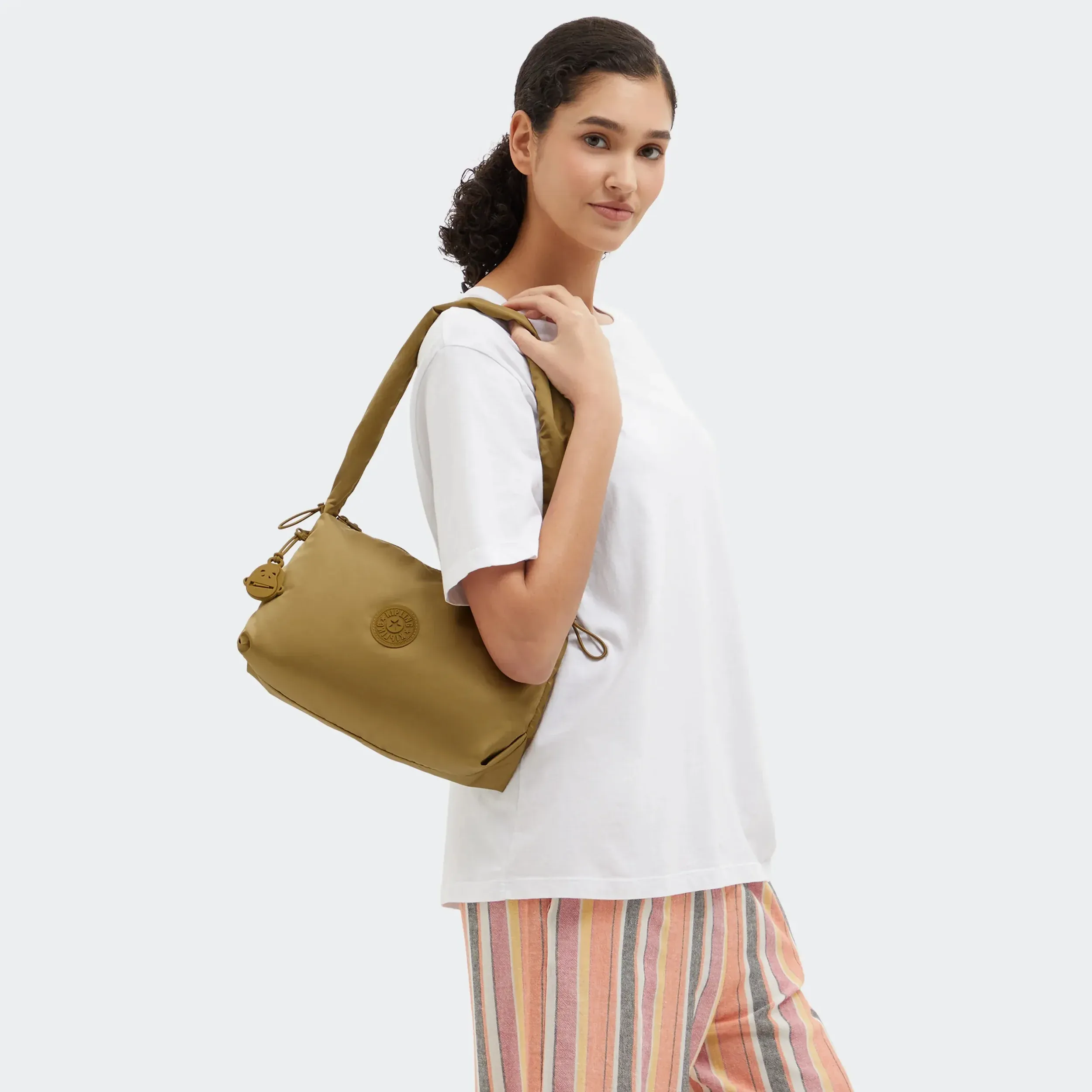 Bolsa de Ombro Eleni Média Lisa em Seda